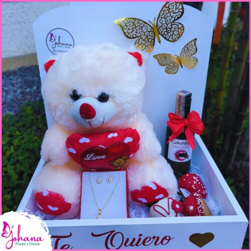 caja con peluche